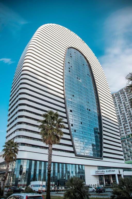 Gq Apartments On First Line 巴统 外观 照片