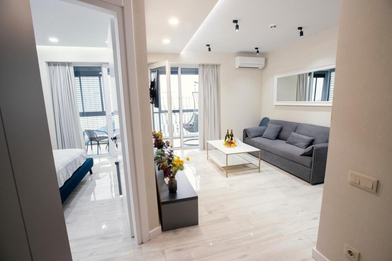 Gq Apartments On First Line 巴统 外观 照片